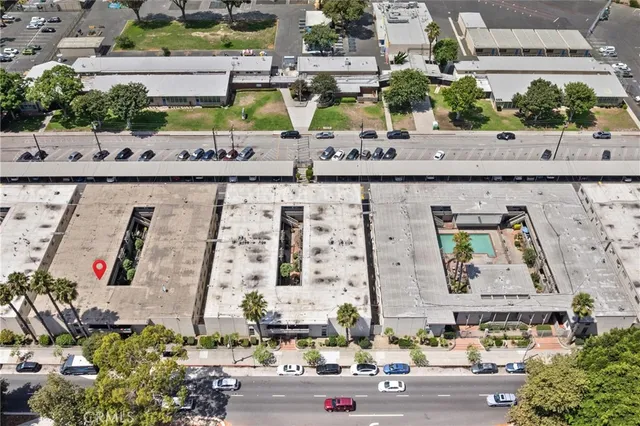 $399,900 | 3265 Santa Fe Avenue, Unit 60, Long Beach, CA 90810