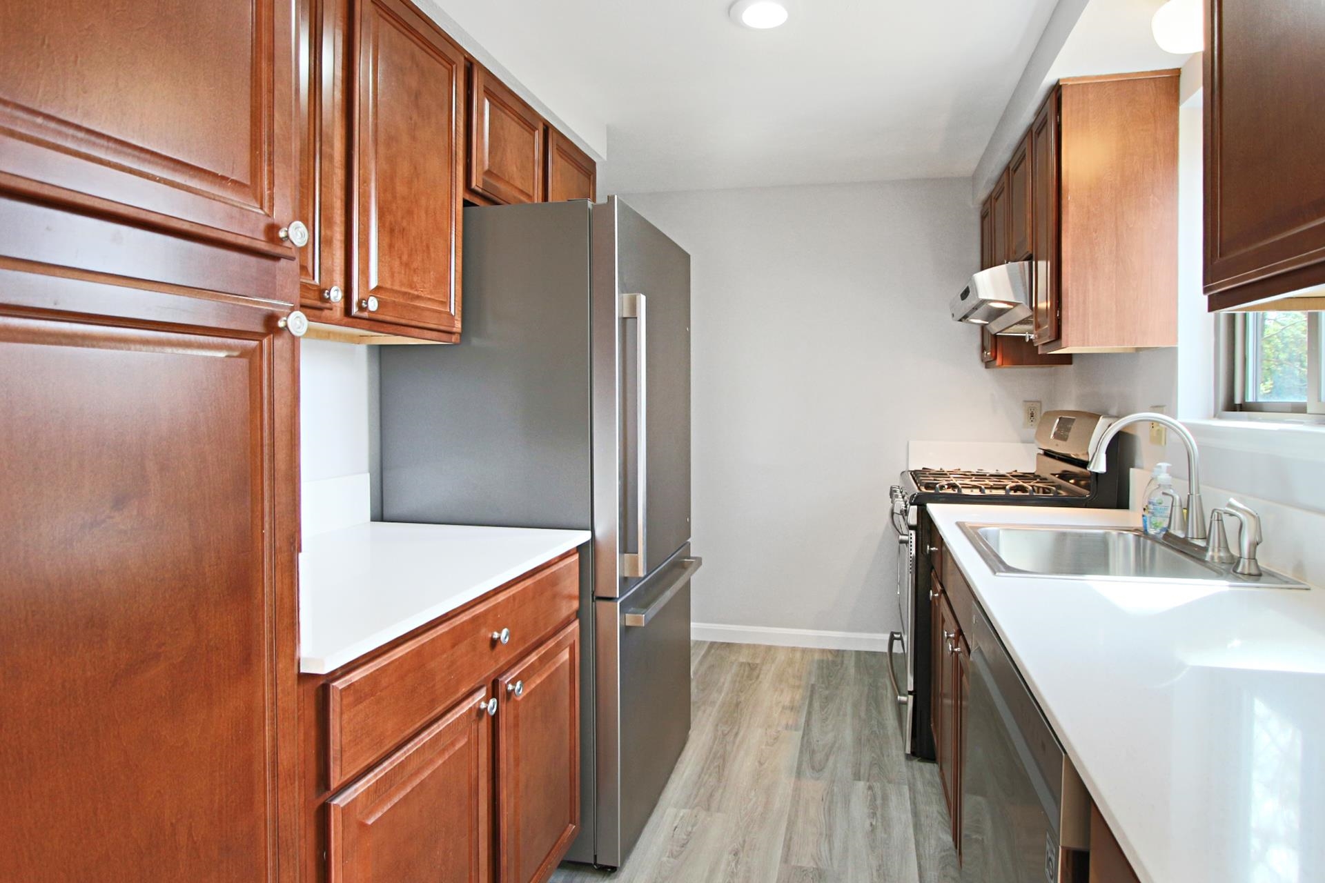 10 Killian Court Merrimack, NH 03054 - Photo 9 of 46