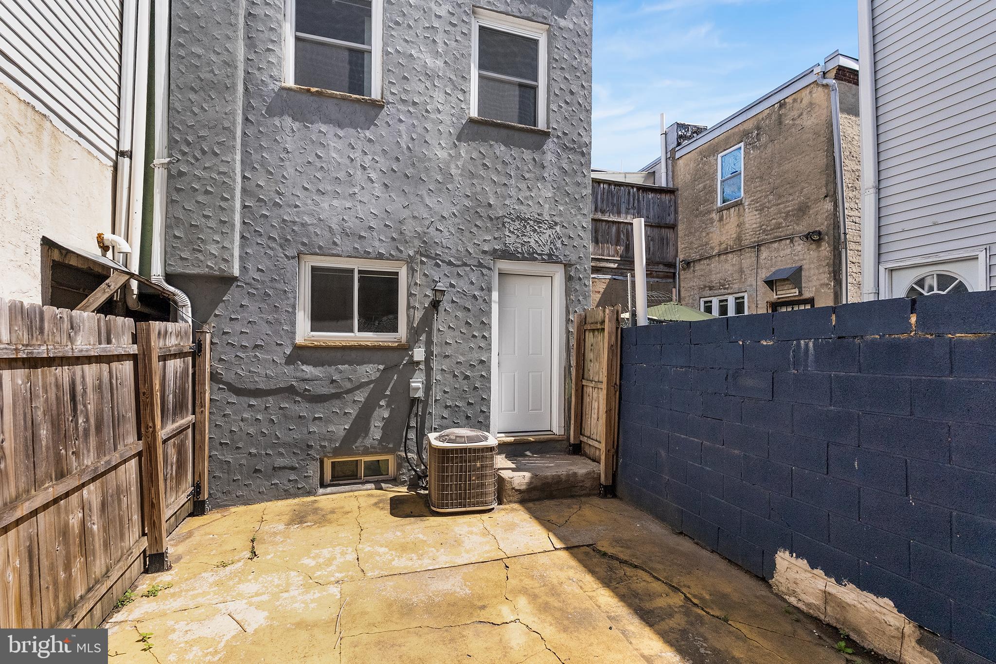 902 Emily Street Philadelphia, PA 19148 - Photo 19 of 25 Large backyard