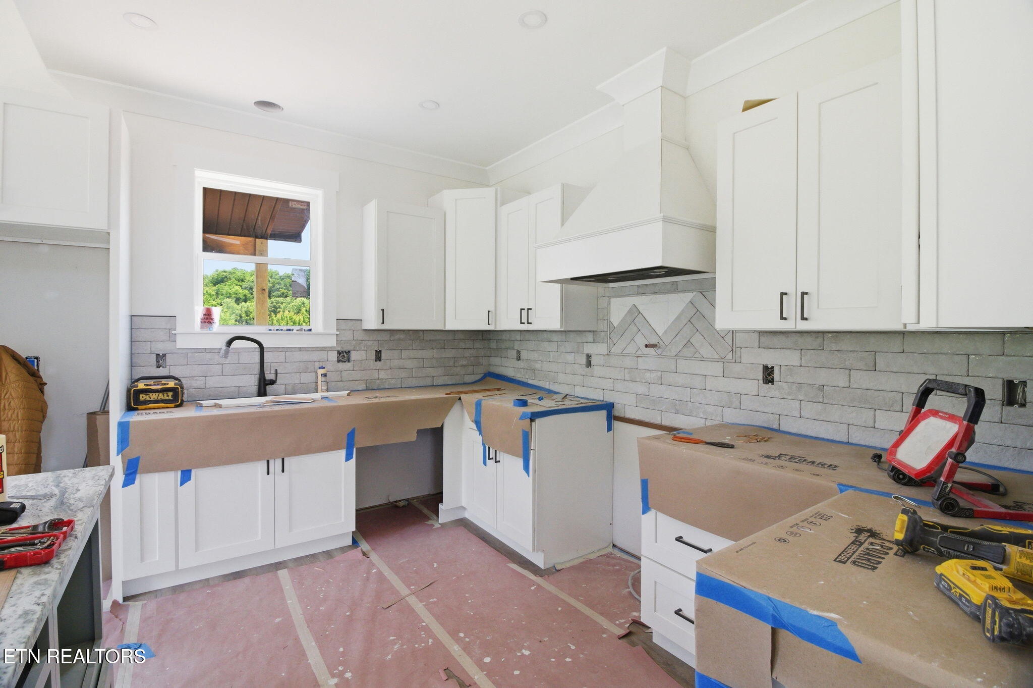 467 Laurel Road Clinton, TN 37716 - Photo 9 of 32 467 Laurel Rd_Kitchen