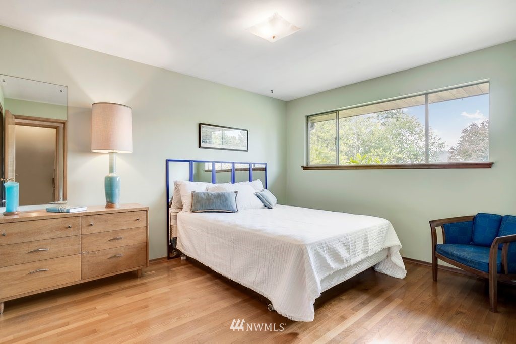 8645 Fauntlee Crest Southwest Seattle, WA 98136 - Photo 11 of 25 Gallery Image 11