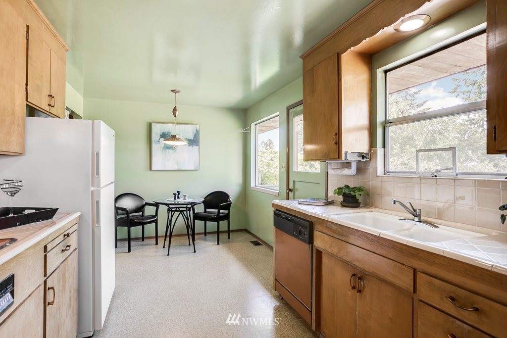 8645 Fauntlee Crest Southwest Seattle, WA 98136 - Photo 16 of 25 Gallery Image 16