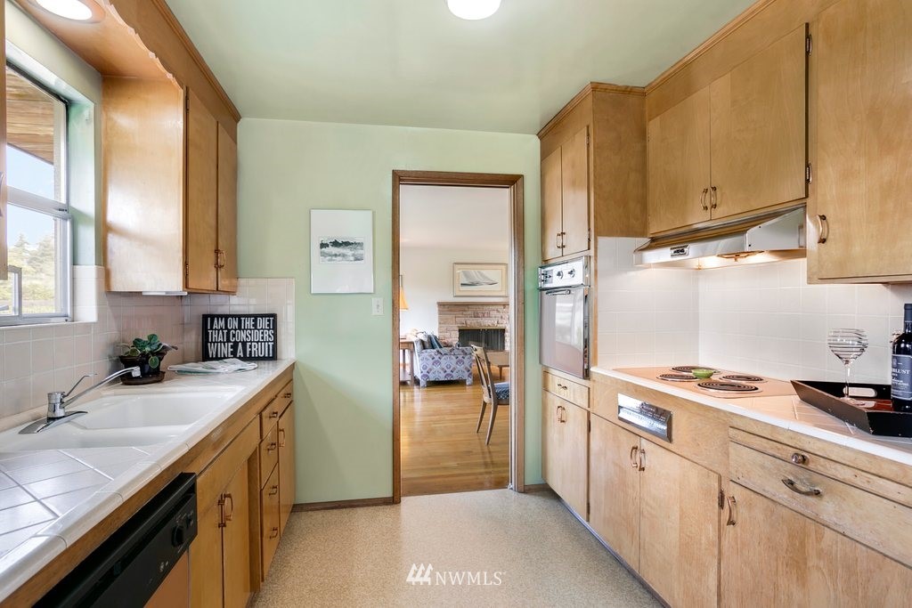 8645 Fauntlee Crest Southwest Seattle, WA 98136 - Photo 17 of 25 Gallery Image 17
