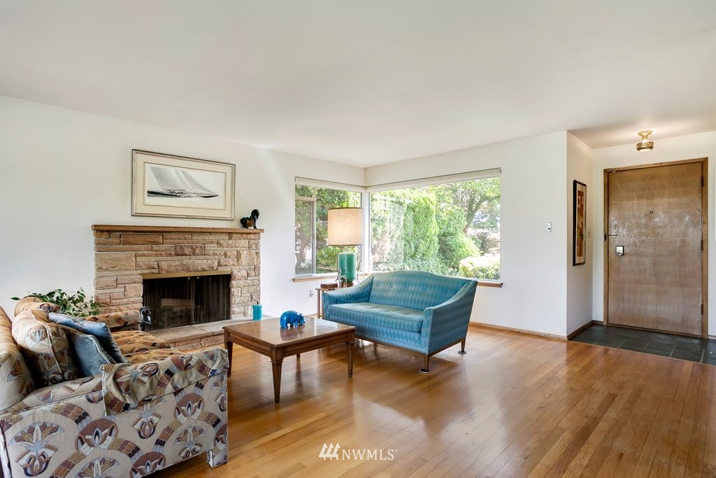 8645 Fauntlee Crest Southwest Seattle, WA 98136 - Photo 4 of 25 Gallery Image 4