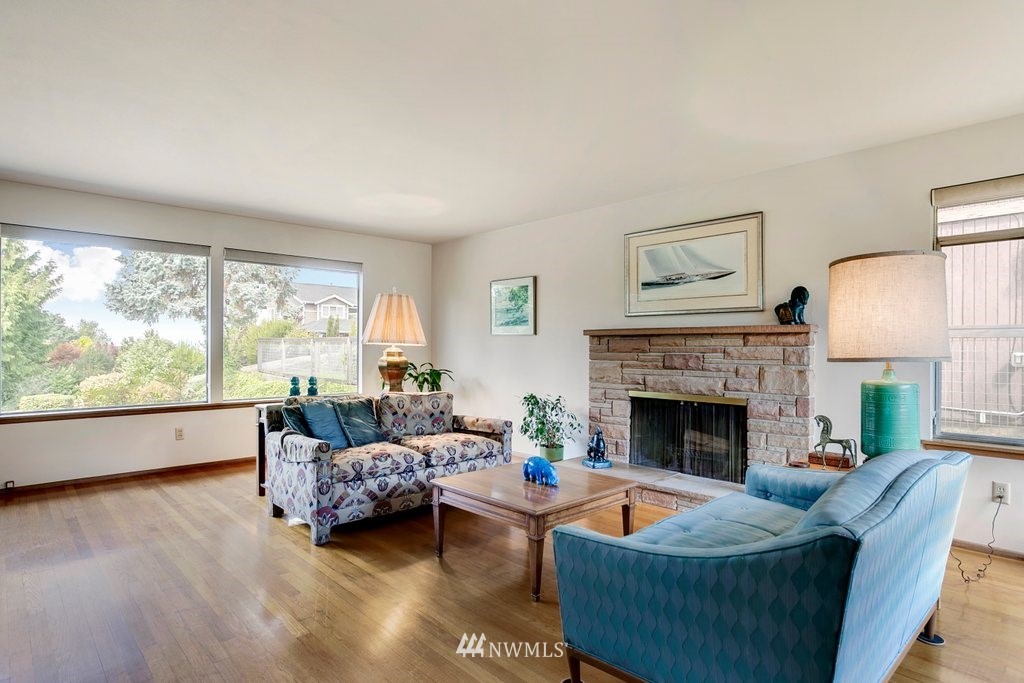 8645 Fauntlee Crest Southwest Seattle, WA 98136 - Photo 5 of 25 Gallery Image 5