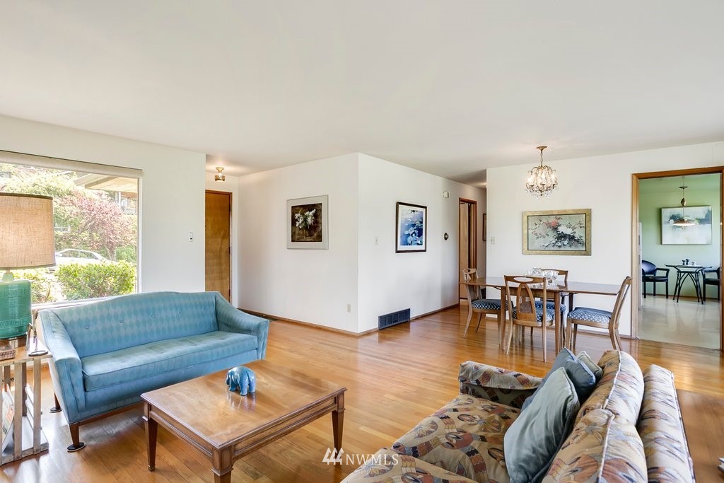 8645 Fauntlee Crest Southwest Seattle, WA 98136 - Photo 7 of 25 Gallery Image 7