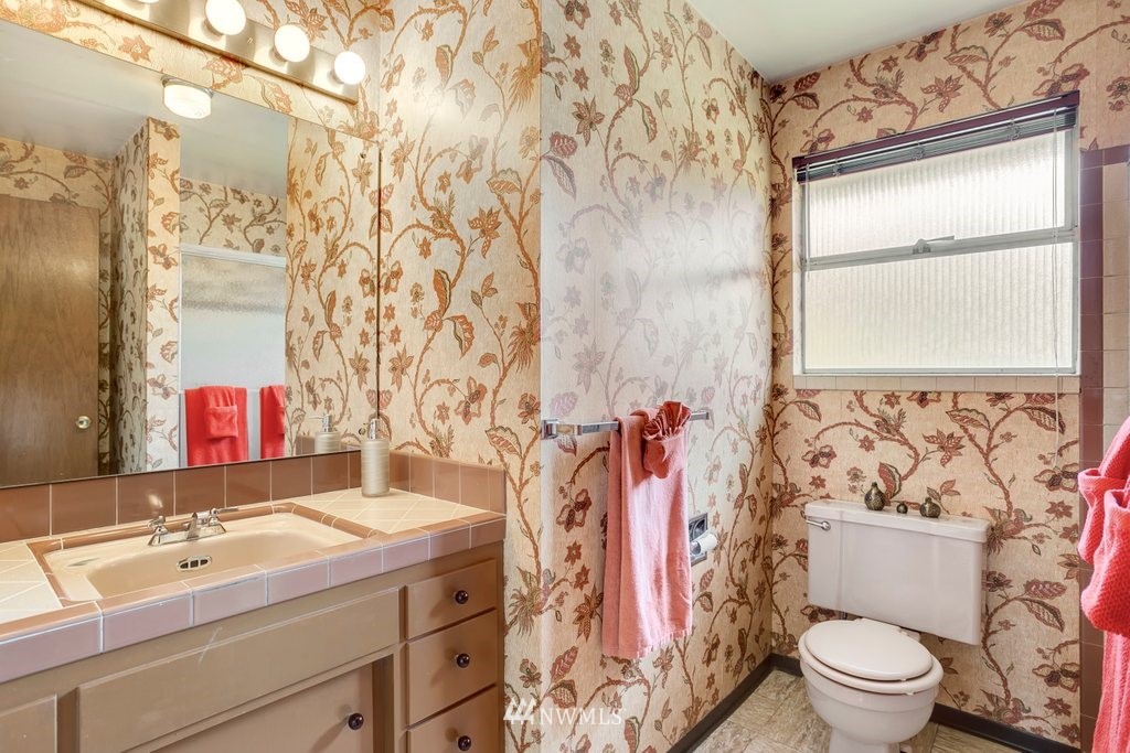 8645 Fauntlee Crest Southwest Seattle, WA 98136 - Photo 10 of 25 Gallery Image 10