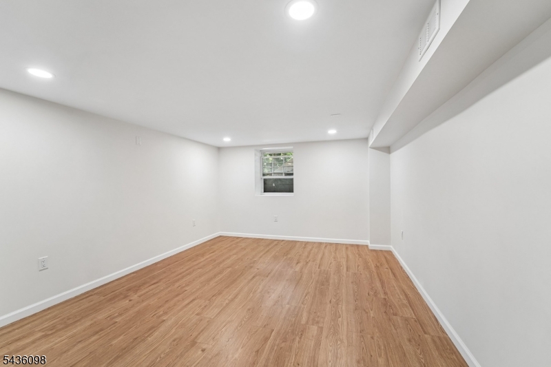 14 Witkowski Way Wayne, NJ 07470 - Photo 36 of 37