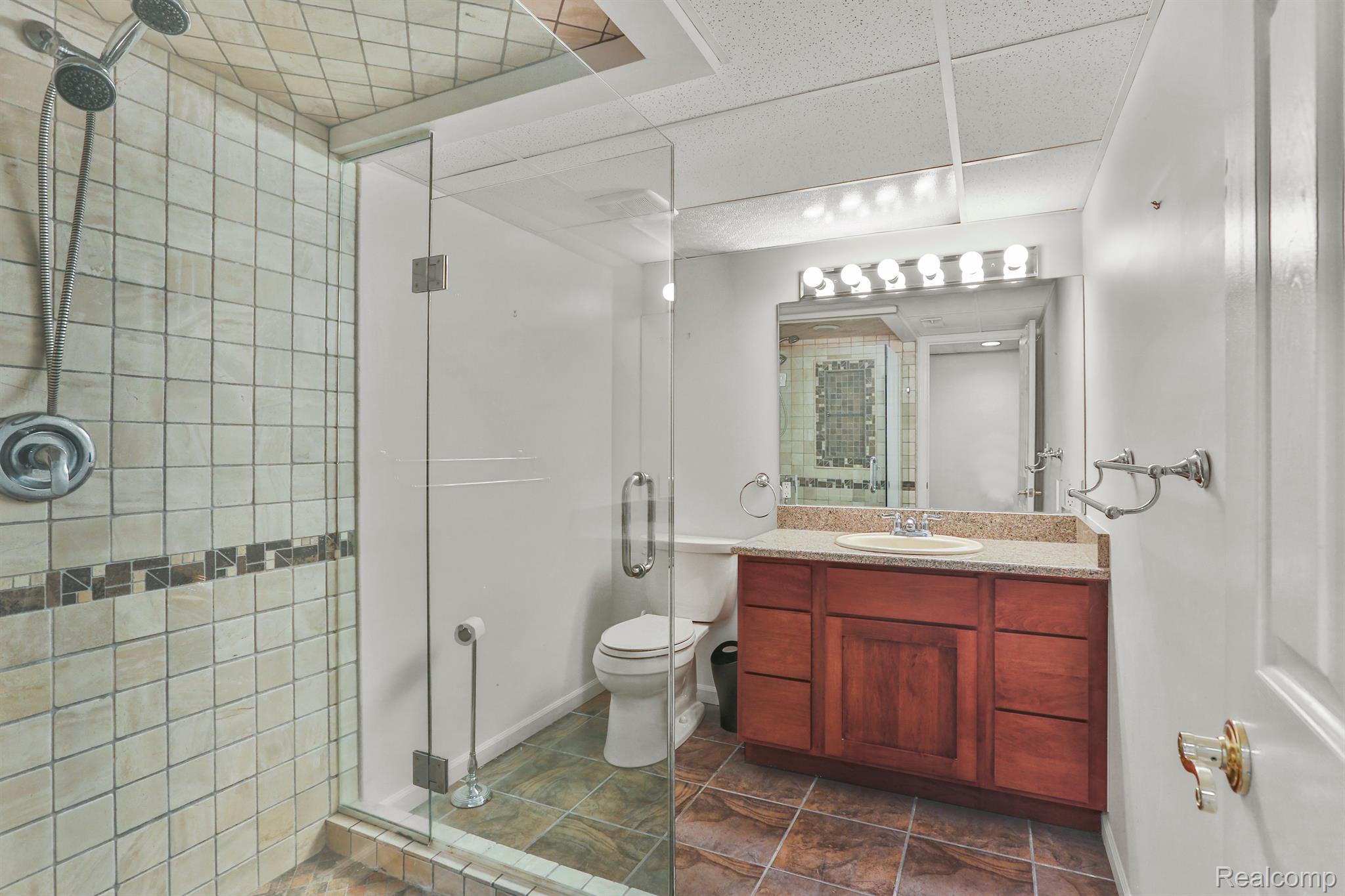3462 Cascade Circle Rochester, MI 48307 - Photo 30 of 33 Lower Full Bath