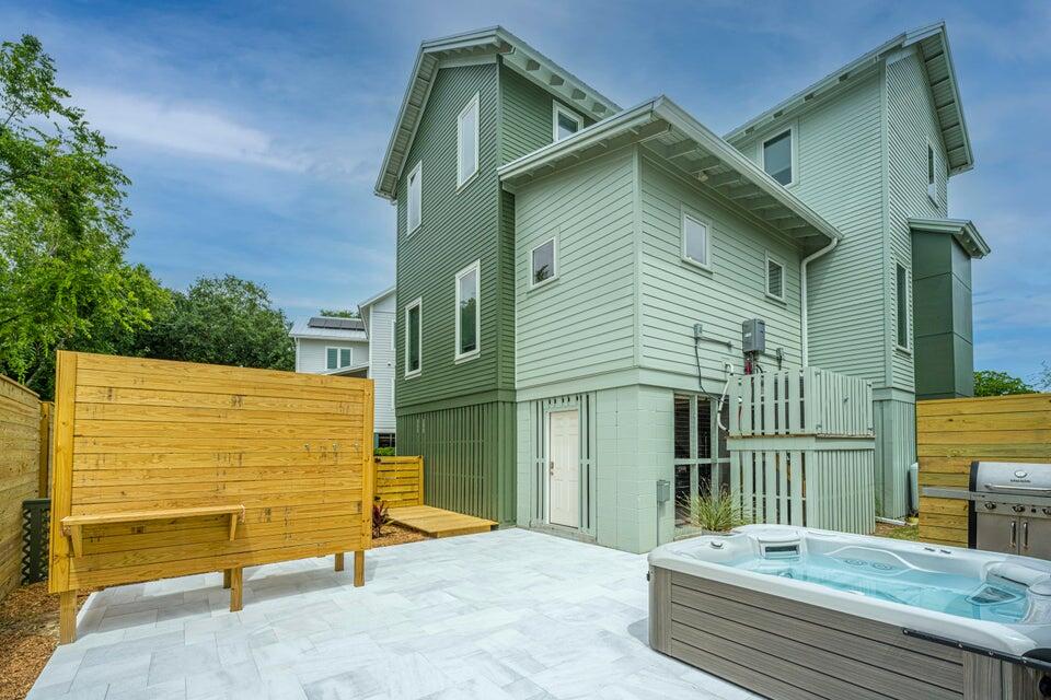 776 Gate Post Drive Mount Pleasant, SC 29464 - Photo 4 of 34 Gate Post courtyard