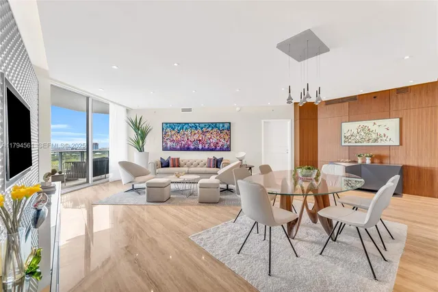 $1,375,000 | 17111 Biscayne Boulevard, Unit 2208, Aventura, FL 33160