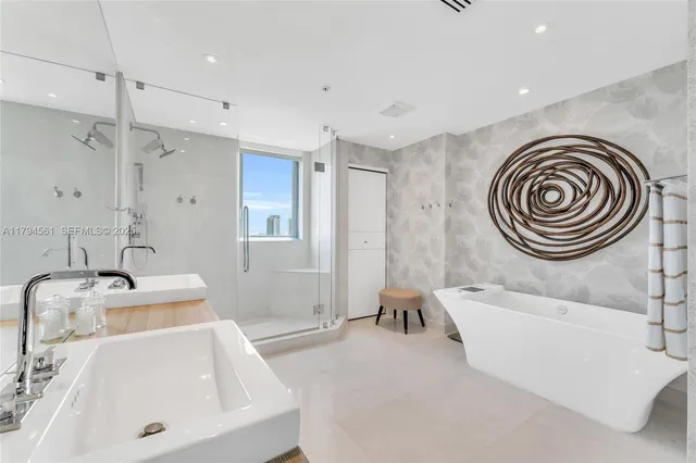 $1,375,000 | 17111 Biscayne Boulevard, Unit 2208, Aventura, FL 33160