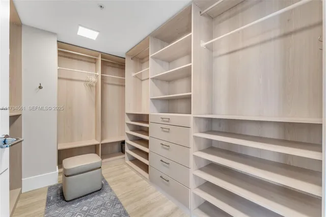 $1,375,000 | 17111 Biscayne Boulevard, Unit 2208, Aventura, FL 33160