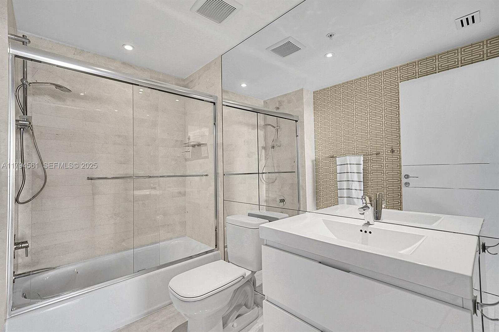 17111 Biscayne Boulevard, Unit 2208 Aventura, FL 33160 - Photo 14 of 27 Guest Bathroom