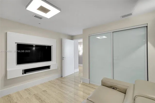 $1,375,000 | 17111 Biscayne Boulevard, Unit 2208, Aventura, FL 33160