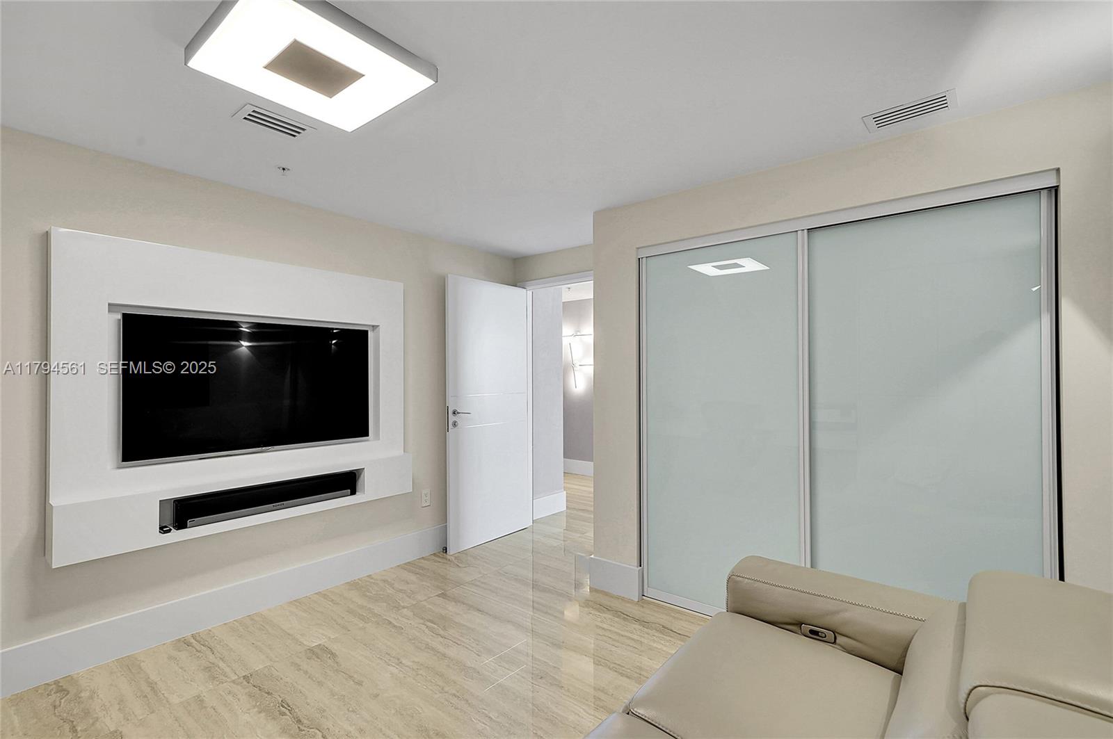 17111 Biscayne Boulevard, Unit 2208 Aventura, FL 33160 - Photo 16 of 27 office or 3rd bedroom