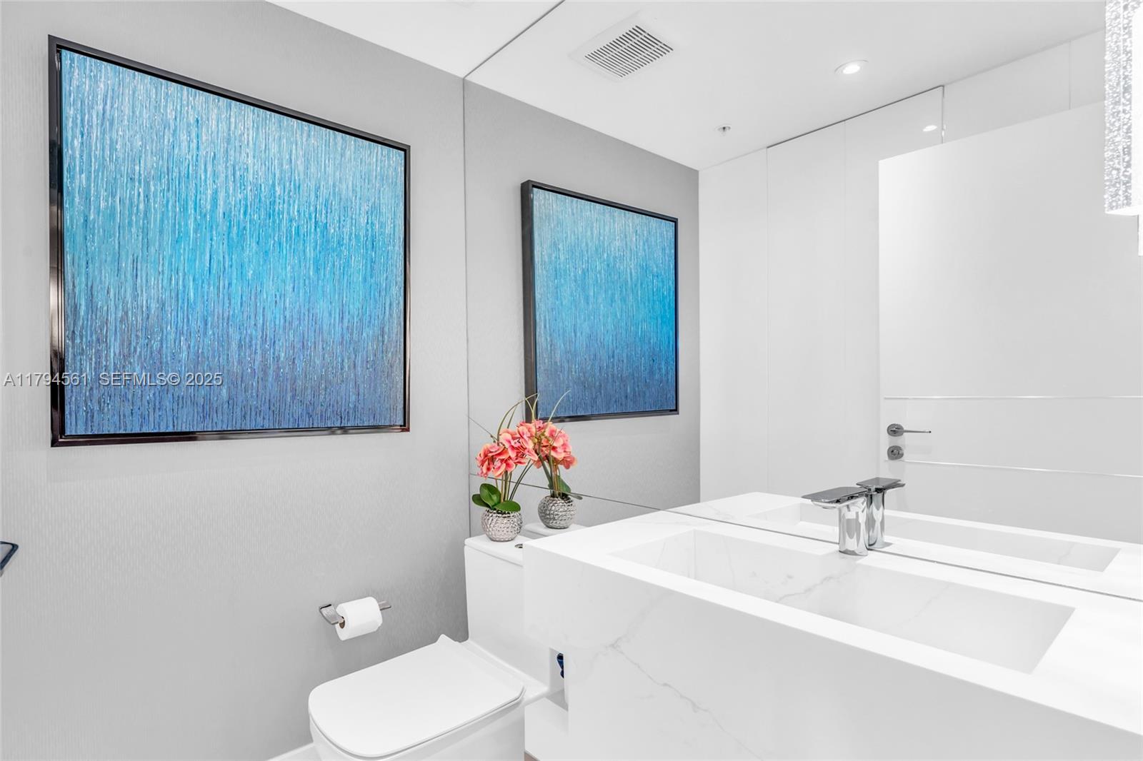 17111 Biscayne Boulevard, Unit 2208 Aventura, FL 33160 - Photo 17 of 27 3rd bathroom