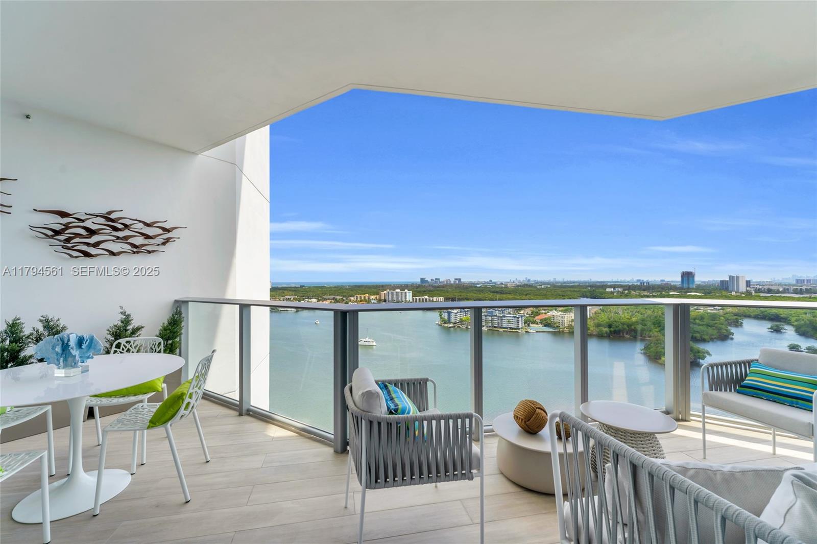 17111 Biscayne Boulevard, Unit 2208 Aventura, FL 33160 - Photo 3 of 27