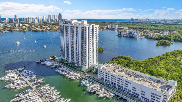 $1,375,000 | 17111 Biscayne Boulevard, Unit 2208, Aventura, FL 33160