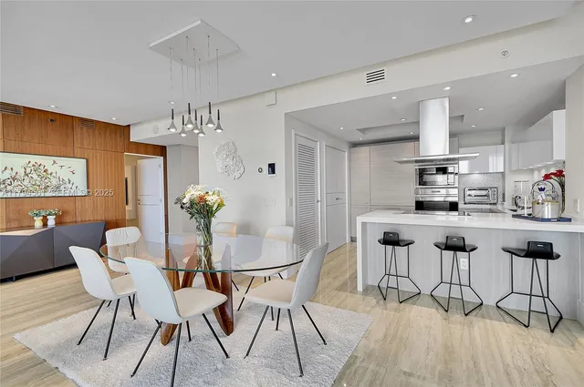 $1,375,000 | 17111 Biscayne Boulevard, Unit 2208, Aventura, FL 33160