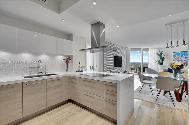 $1,375,000 | 17111 Biscayne Boulevard, Unit 2208, Aventura, FL 33160