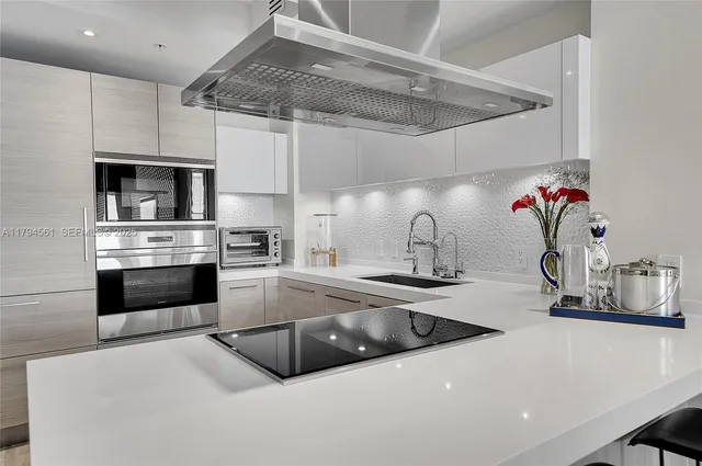 $1,375,000 | 17111 Biscayne Boulevard, Unit 2208, Aventura, FL 33160