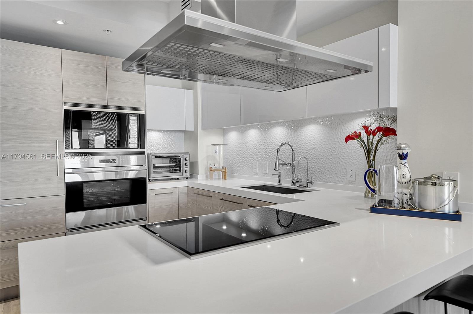 17111 Biscayne Boulevard, Unit 2208 Aventura, FL 33160 - Photo 8 of 27