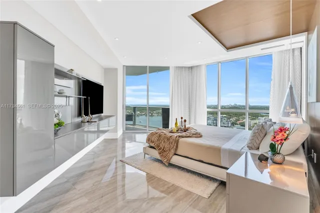 $1,375,000 | 17111 Biscayne Boulevard, Unit 2208, Aventura, FL 33160