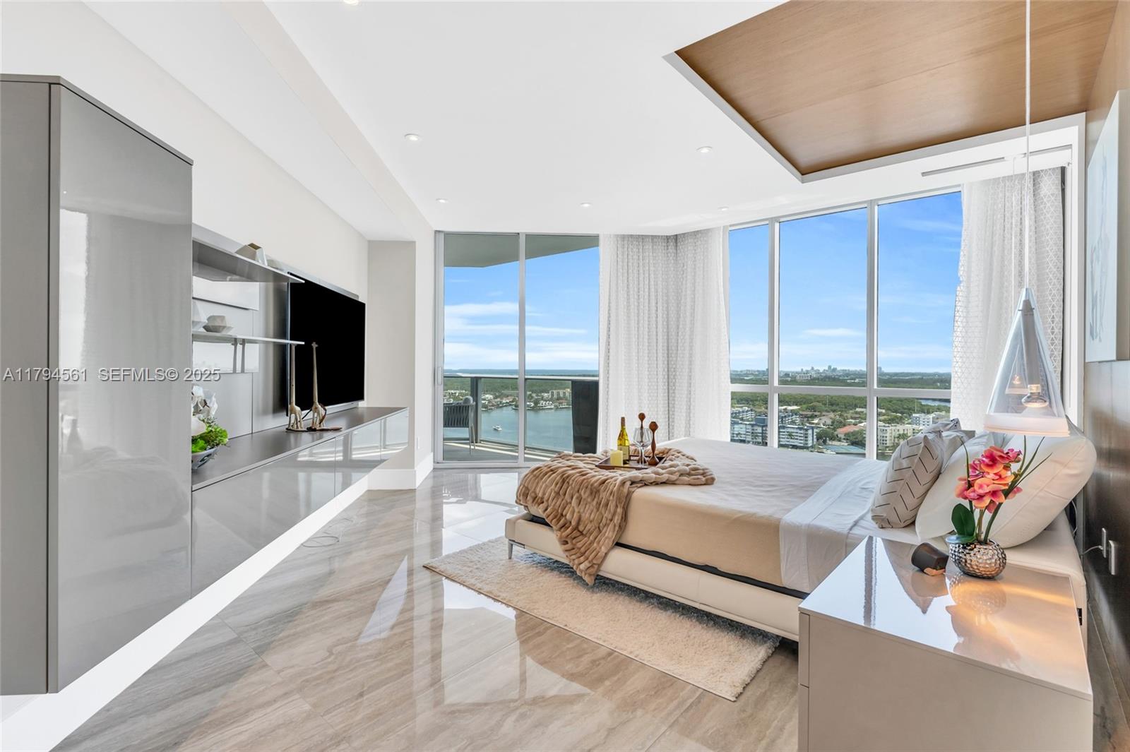 17111 Biscayne Boulevard, Unit 2208 Aventura, FL 33160 - Photo 9 of 27 Master Suite