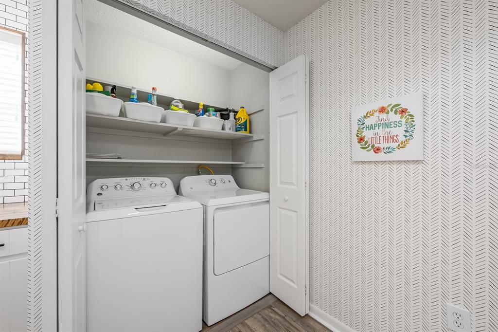 4224 Lake Underhill Road, Unit 8B5 Orlando, FL 32803 - Photo 11 of 40 a utility room with dryer and washer