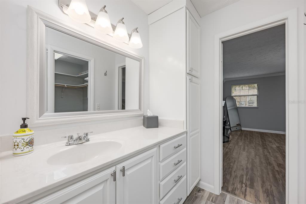 4224 Lake Underhill Road, Unit 8B5 Orlando, FL 32803 - Photo 13 of 40 a bathroom with a sink and a mirror
