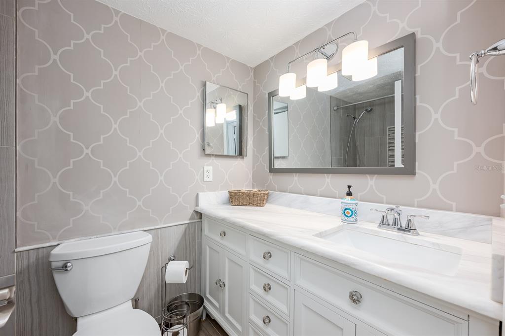 4224 Lake Underhill Road, Unit 8B5 Orlando, FL 32803 - Photo 18 of 40 a bathroom with a toilet sink and mirror