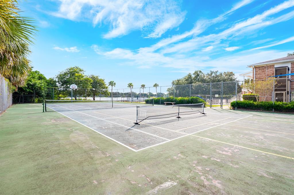 4224 Lake Underhill Road, Unit 8B5 Orlando, FL 32803 - Photo 32 of 40 a view of a tennis court