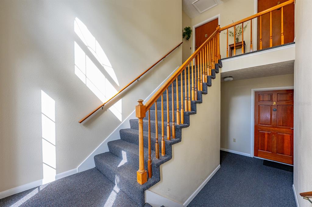 4224 Lake Underhill Road, Unit 8B5 Orlando, FL 32803 - Photo 34 of 40 a view of entryway