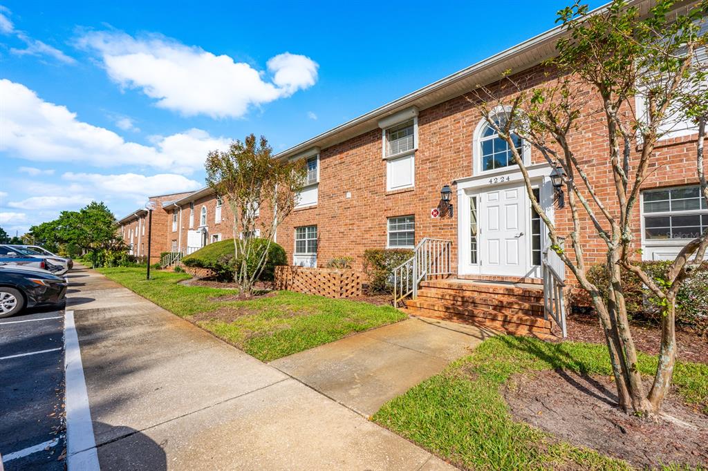 4224 Lake Underhill Road, Unit 8B5 Orlando, FL 32803 - Photo 40 of 40 a front view of a house with a yard and garage