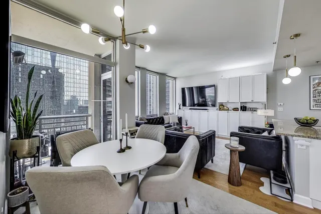 $405,000 | 1400 South Michigan Avenue, Unit 1609, Chicago, IL 60605