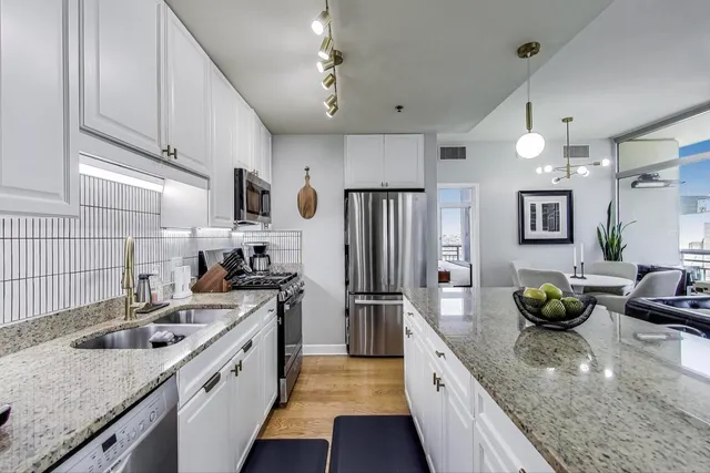 $405,000 | 1400 South Michigan Avenue, Unit 1609, Chicago, IL 60605