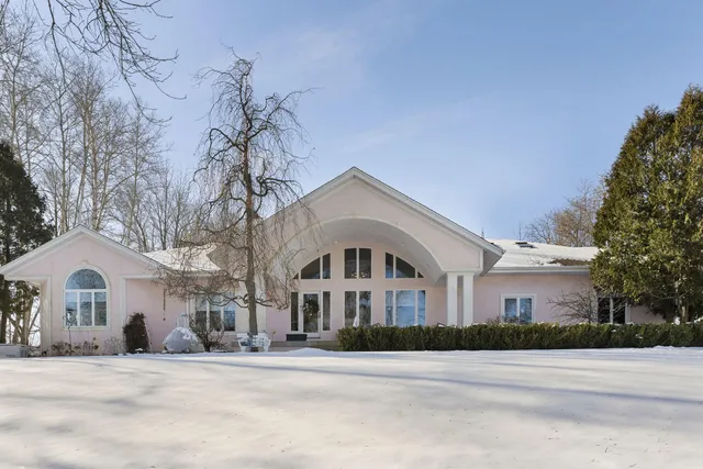 $979,850 | N6715 County Rd I, Fredonia, WI 53021