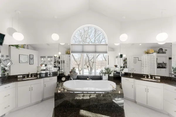 $979,850 | N6715 County Rd I, Fredonia, WI 53021