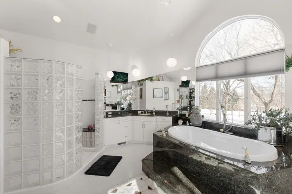 $979,850 | N6715 County Rd I, Fredonia, WI 53021