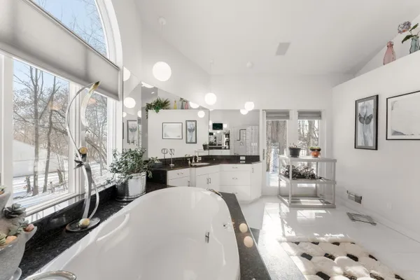 $979,850 | N6715 County Rd I, Fredonia, WI 53021