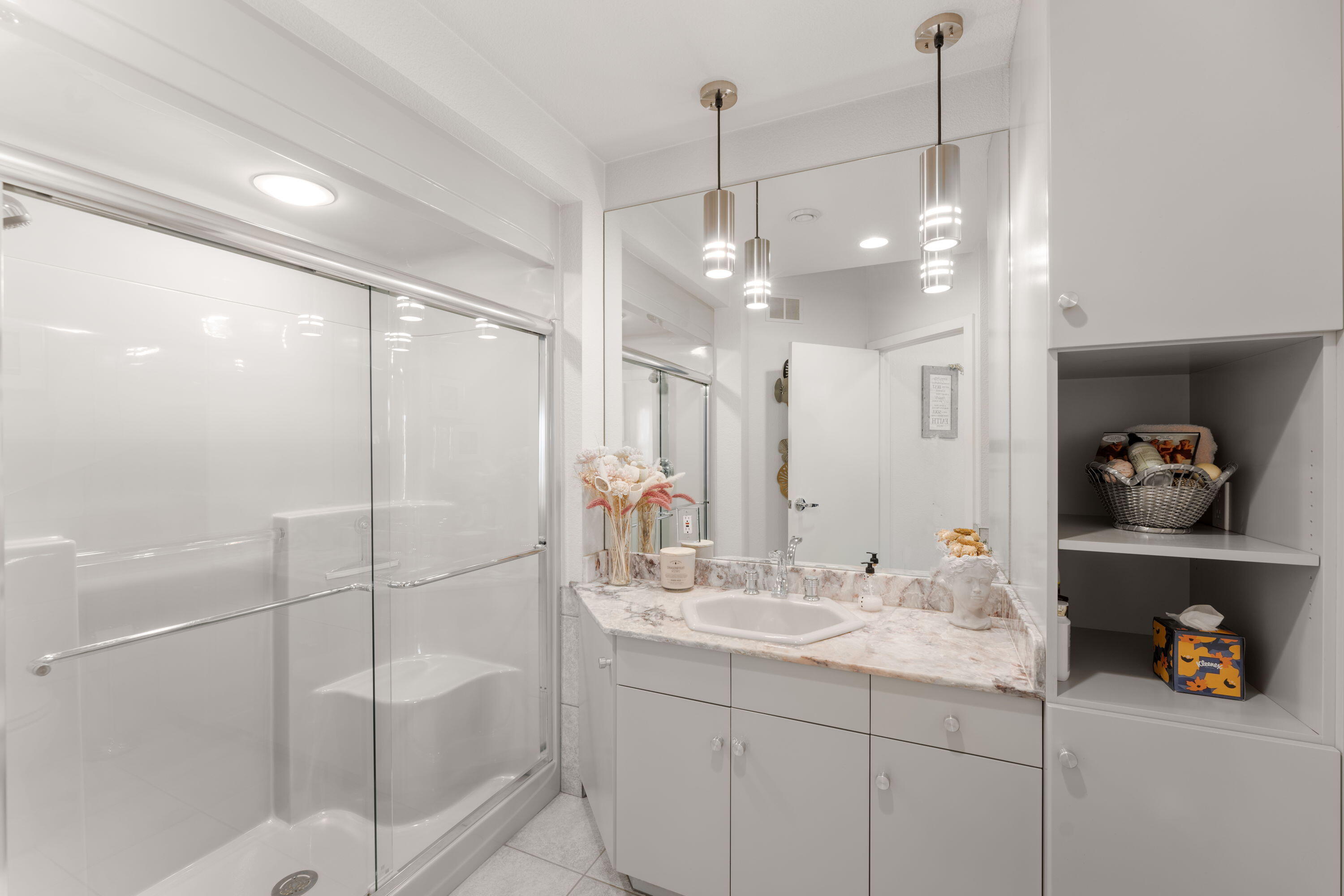 N6715 County Rd I Fredonia, WI 53021 - Photo 16 of 61 Main level Full Bath