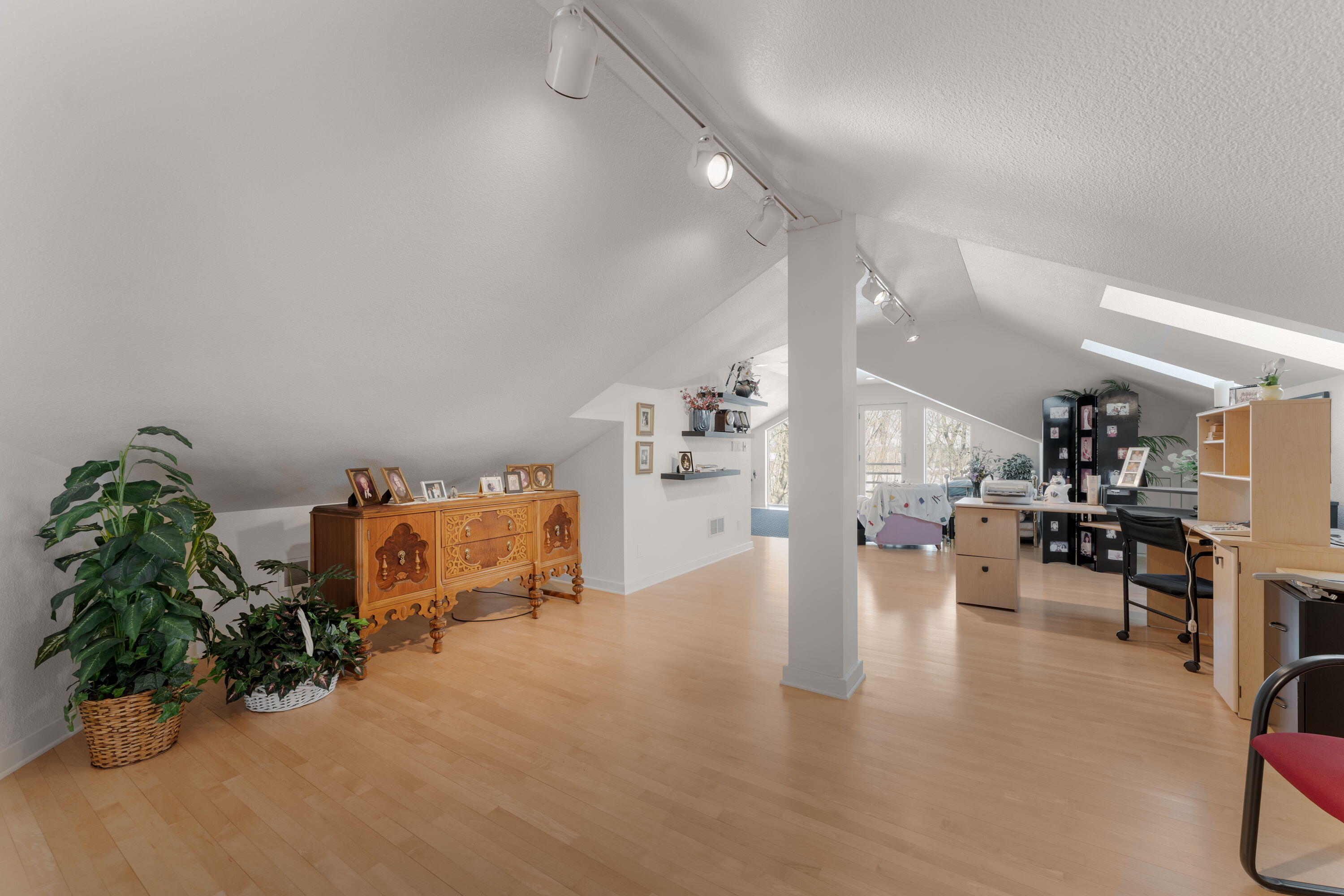 N6715 County Rd I Fredonia, WI 53021 - Photo 19 of 61 Enter Loft