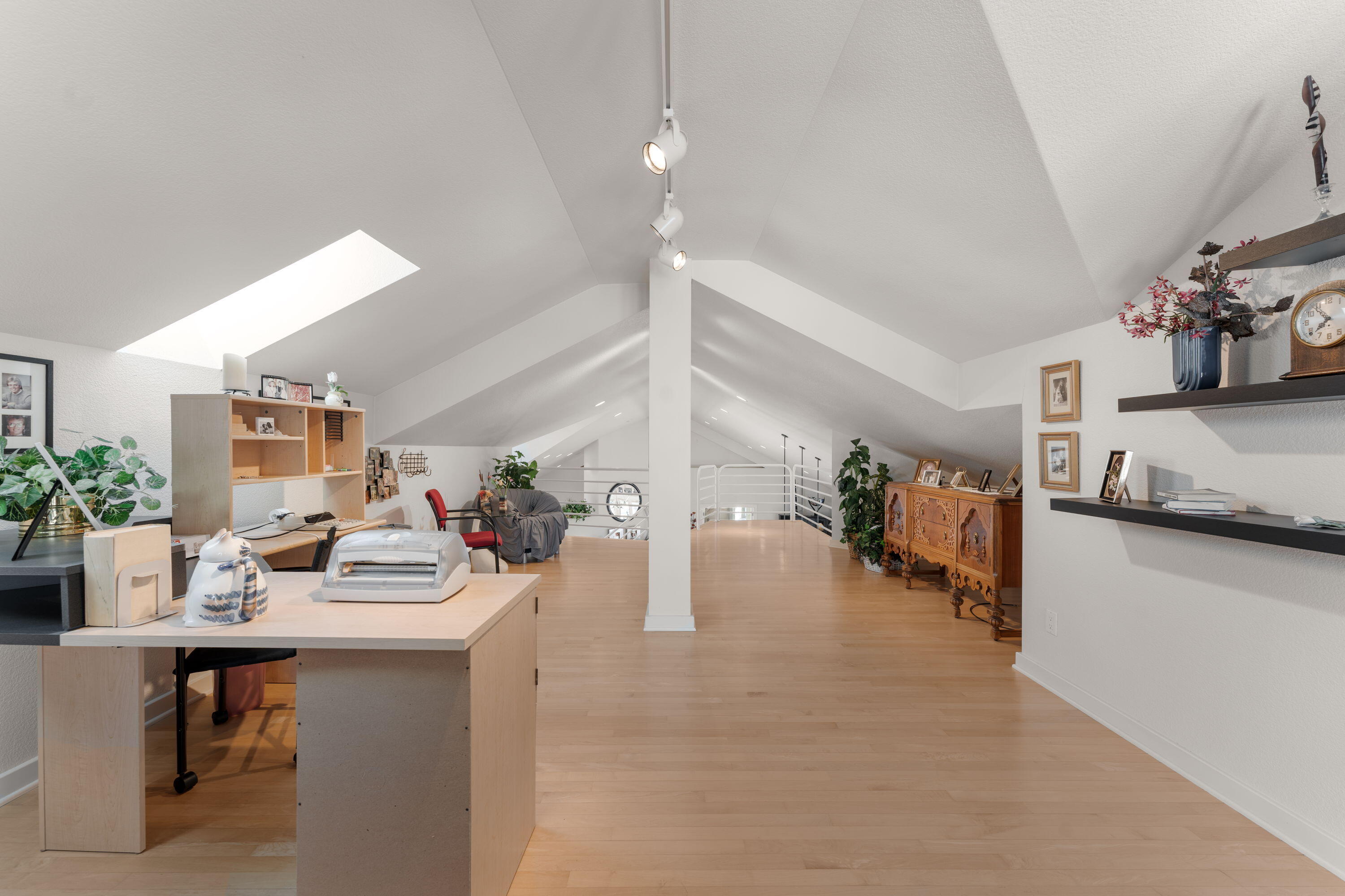 N6715 County Rd I Fredonia, WI 53021 - Photo 24 of 61 Loft w/office area