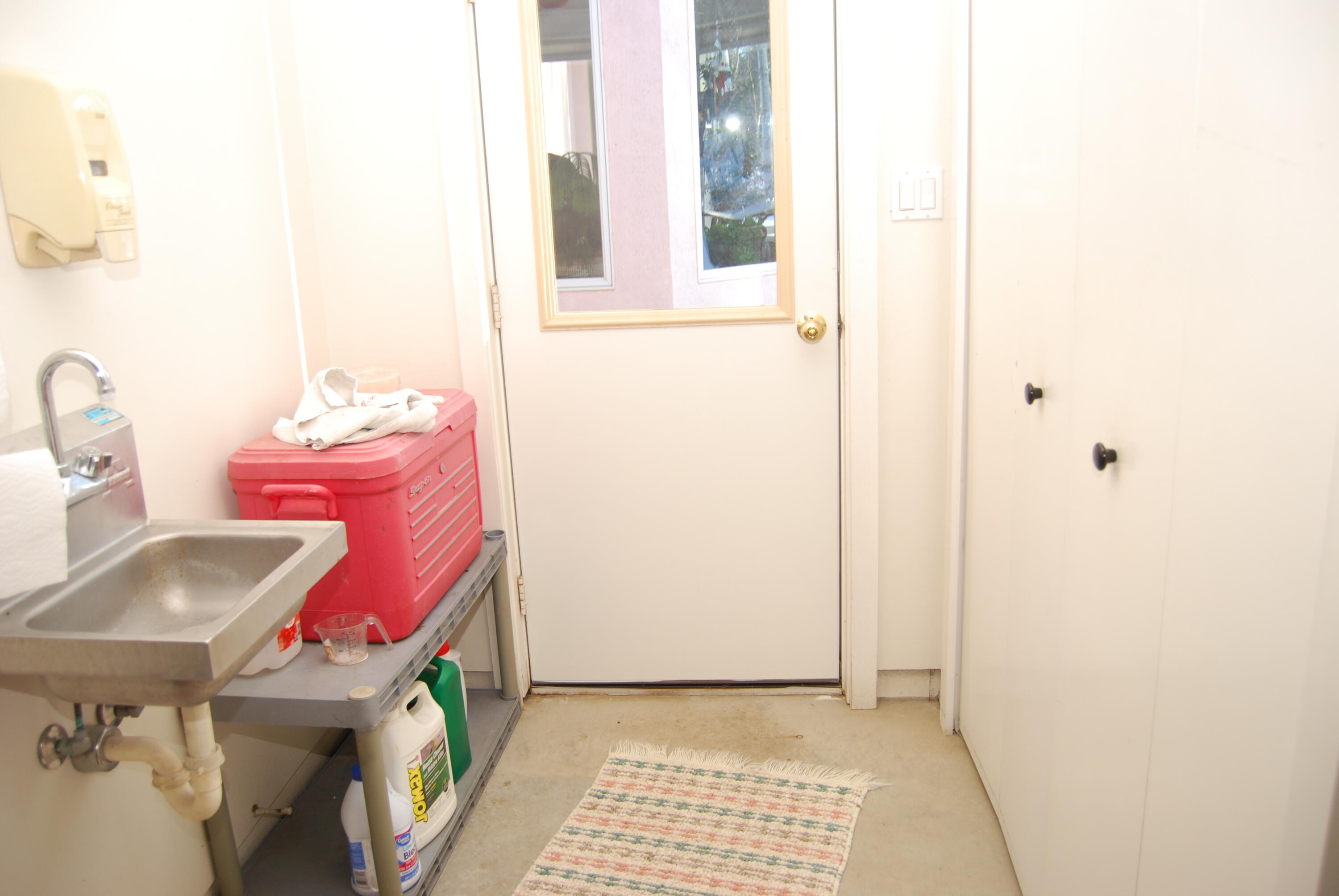 N6715 County Rd I Fredonia, WI 53021 - Photo 47 of 61 Wet sink in attached garage