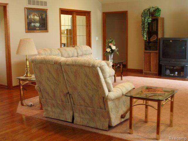 62300 Romeo Plank Road Ray, MI 48096 - Photo 15 of 25 15 Greatroom