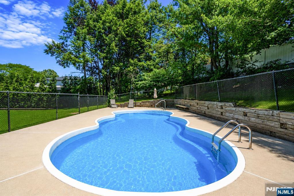 128 Beverly Road Fairfield, NJ 07004 - Photo 10 of 44