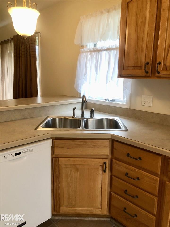 49651 Fuller Road New Baltimore, MI 48051 - Photo 16 of 58 50071873-15.JPG