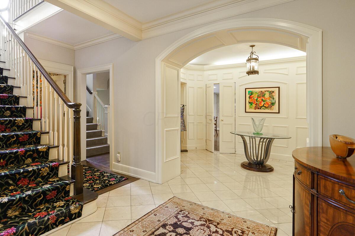90 Ashbourne Road Columbus, OH 43209 - Photo 4 of 55 Foyer