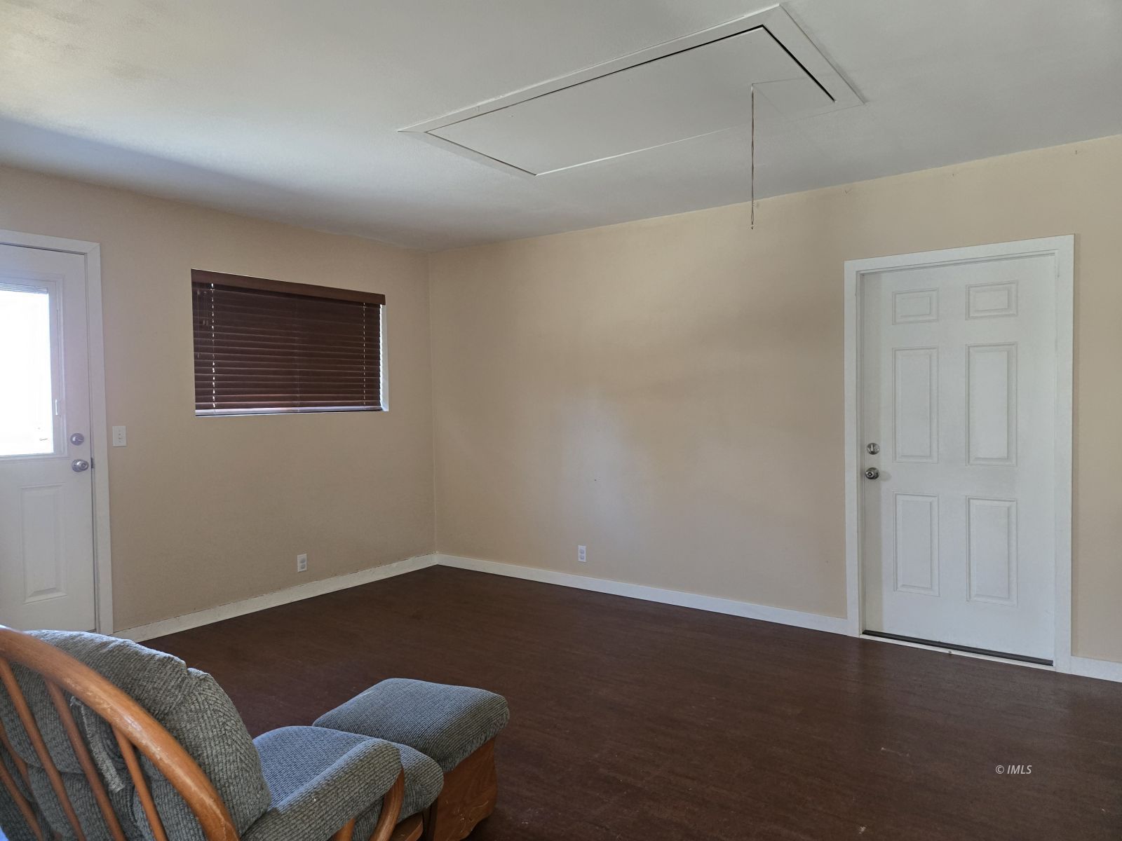 3028 Laurel Road Bishop, CA 93514 - Photo 8 of 21 a room with a bed